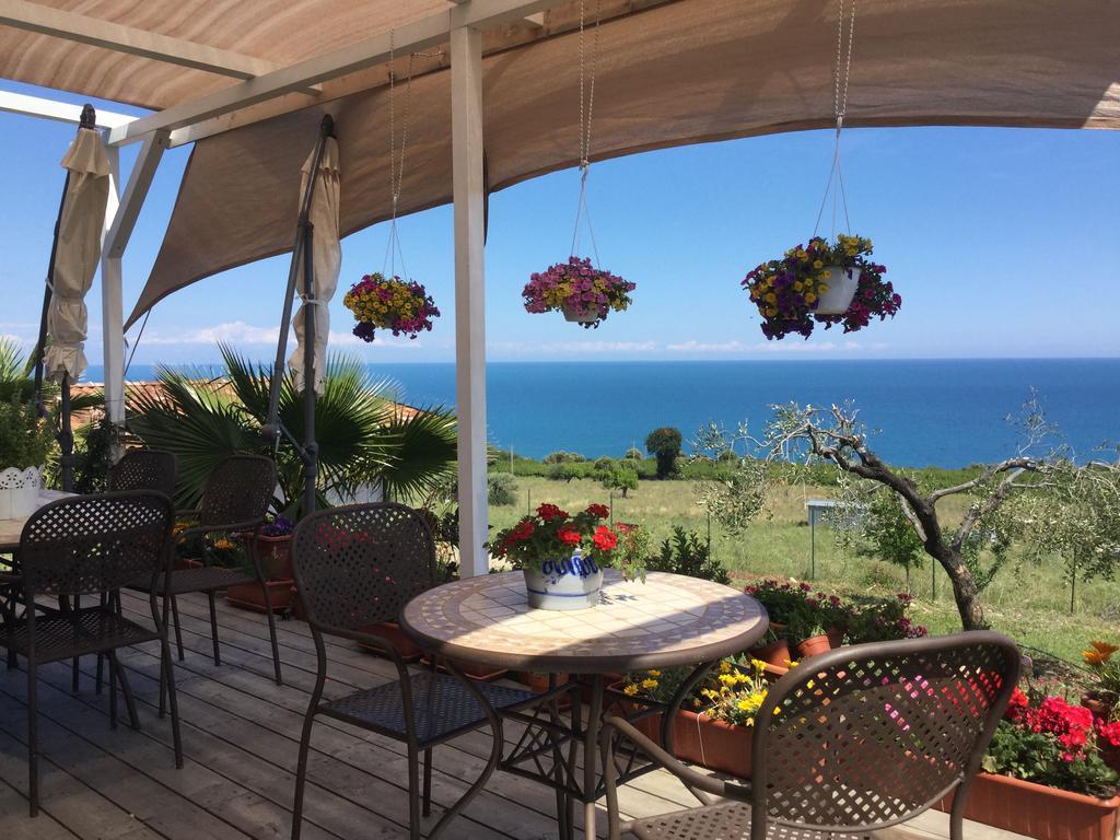 B&B Villa Sveva 로카 임페리알레 외부 사진